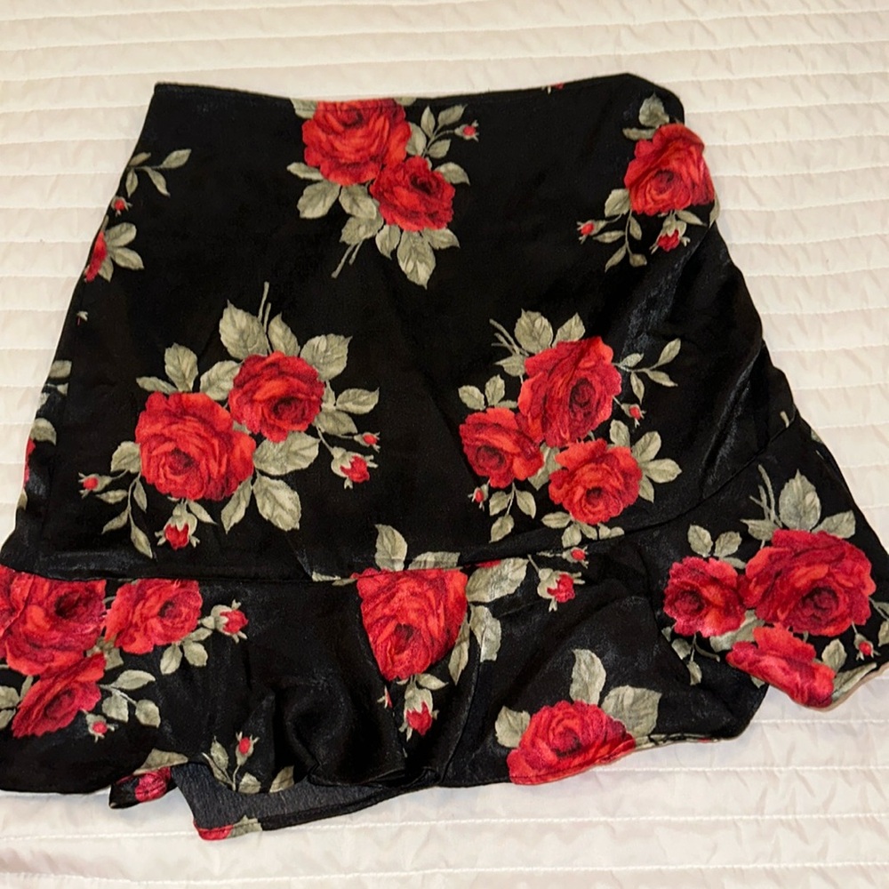 Skirt floral pattern.
